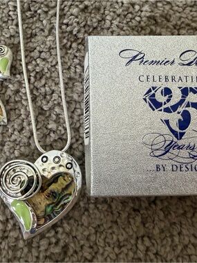Premier Designs matching necklace and earring set